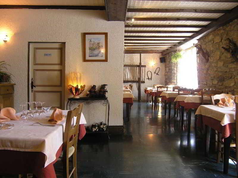 Des Deux Rivières Hotel Seix